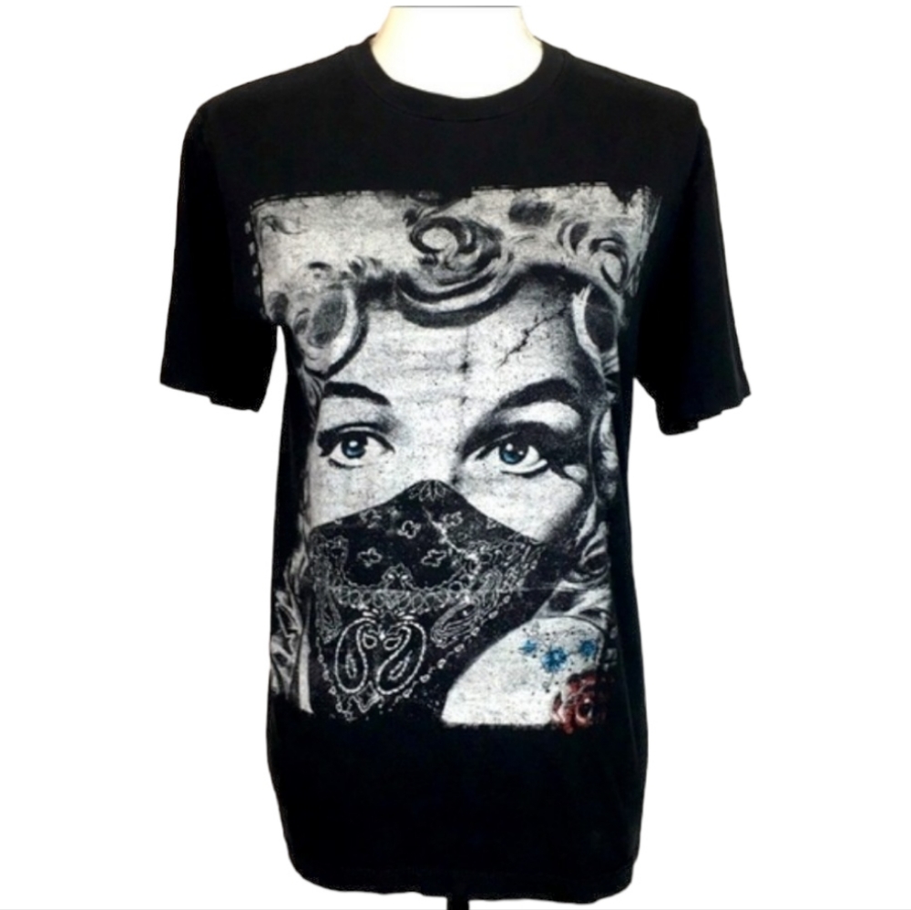 Red Carpet Marilyn Monroe Graphic Tee Size M